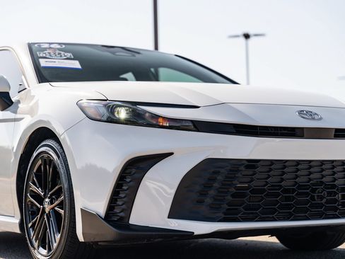 Used 2026 Toyota Camry SE FWD image 10