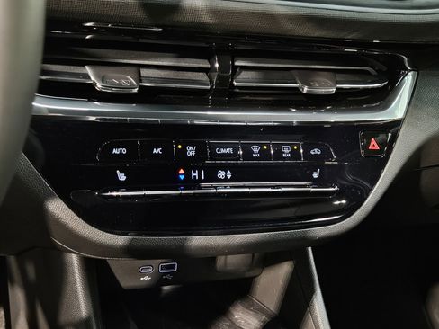 Used 2025 Buick Envista Avenir image 32