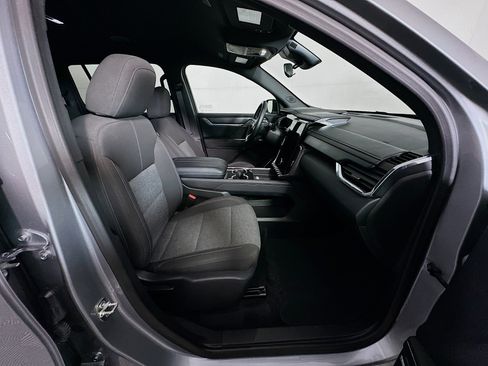 Used 2025 GMC Acadia Elevation image 33