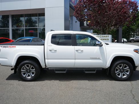 Used 2019 Toyota Tacoma Limited AWD/4WD image 7