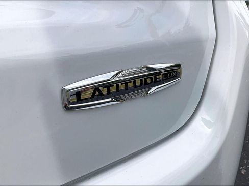 Used 2024 Jeep Compass Latitude AWD/4WD image 30