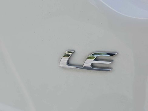 Used 2022 Toyota Corolla LE FWD image 6