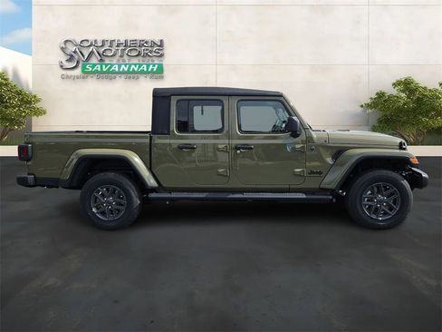 New 2026 Jeep Gladiator Sport AWD/4WD image 6