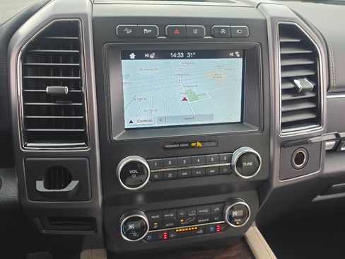 Used 2019 Ford Expedition Platinum image 3