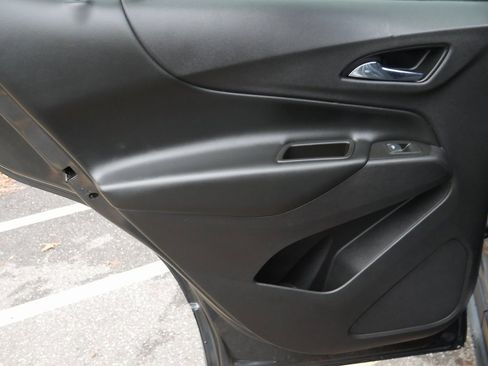 Used 2020 Chevrolet Equinox LT image 29