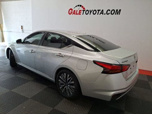 Used 2024 Nissan Altima 2.5 SV FWD image 10