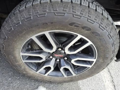 Used 2026 GMC Sierra 1500 AT4 w/ AT4 Premium Package AWD/4WD image 4