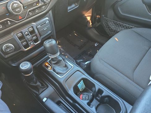 Used 2022 Jeep Wrangler Sport S image 24