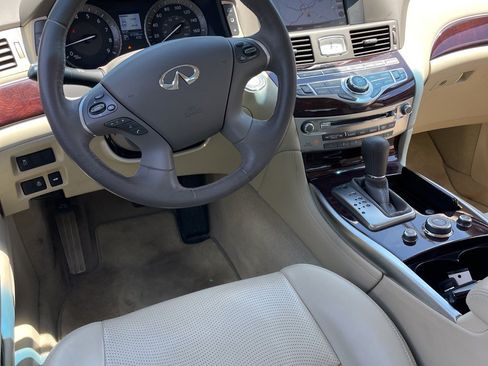 Used 2019 INFINITI Q70 Luxe AWD/4WD image 7