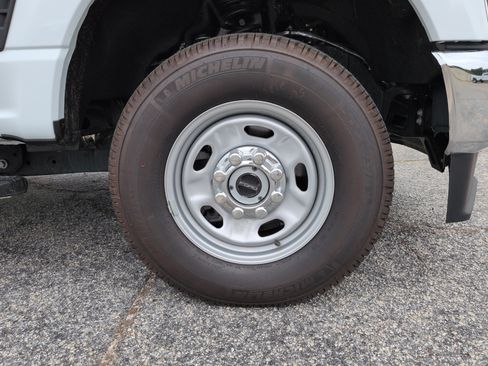 Used 2026 Ford F250 XL w/ FX4 Off-Road Package AWD/4WD image 9
