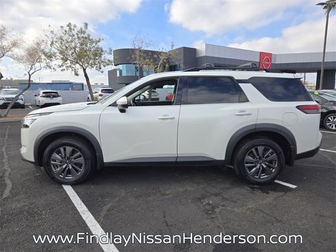 Used 2022 Nissan Pathfinder SV image 3