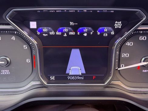 Used 2021 GMC Yukon XL Denali image 28