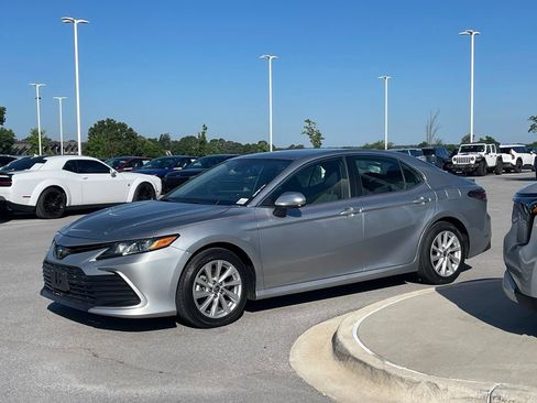Used 2022 Toyota Camry LE FWD image 4