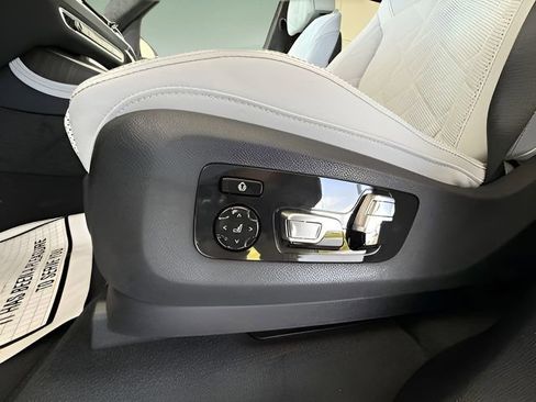 Used 2026 BMW X7 xDrive40i image 25