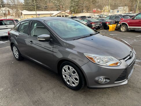 Used 2012 Ford Focus SE image 3