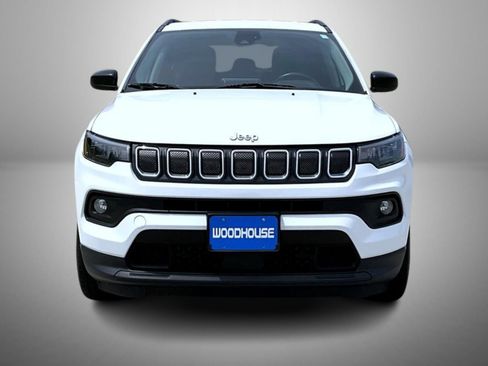 Used 2022 Jeep Compass Latitude w/ Convenience Group AWD/4WD image 2
