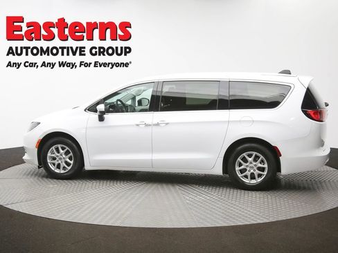 Used 2022 Chrysler Voyager LX image 58