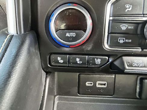 Used 2022 Chevrolet Suburban Premier image 18