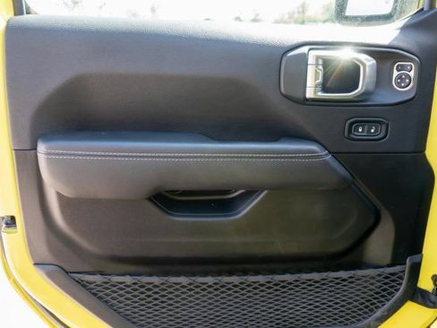 Used 2023 Jeep Gladiator Overland w/ Popular Equipment Package AWD/4WD image 17