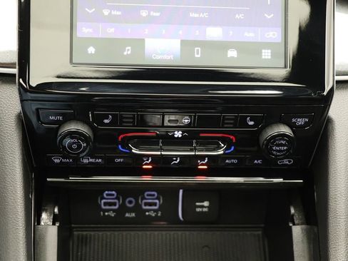 Used 2023 Jeep Grand Cherokee Altitude image 23