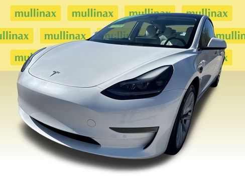 Used 2022 Tesla Model 3 image 9