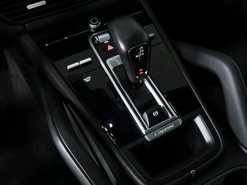 Certified 2023 Porsche Cayenne w/ Premium Package AWD/4WD image 19