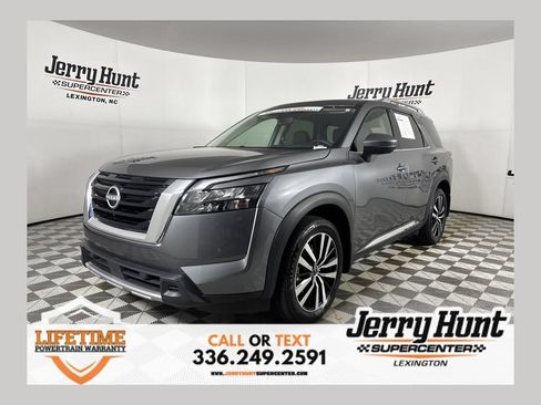 Used 2025 Nissan Pathfinder Platinum FWD image 1