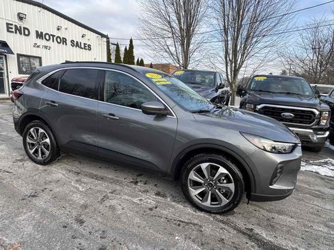 Used 2024 Ford Escape Platinum image 2