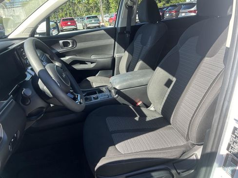 Used 2022 Kia Sorento LX image 11