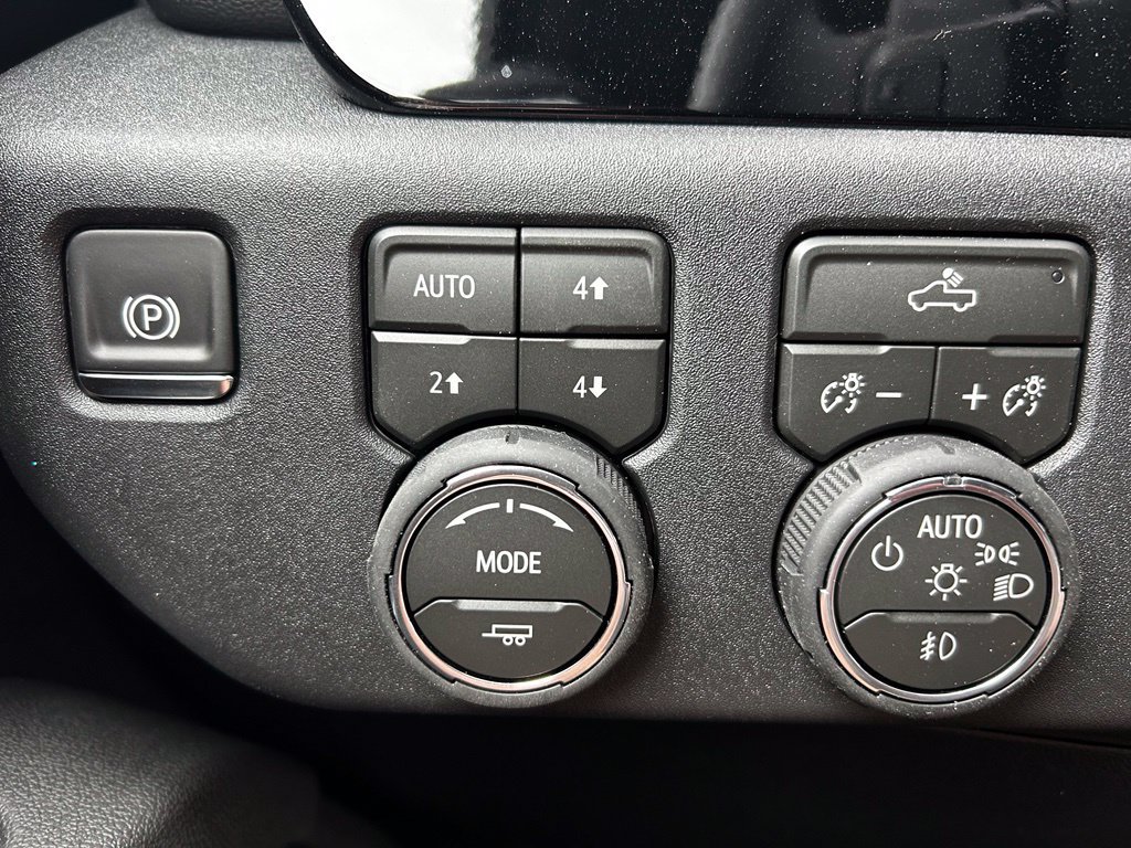 New 2026 Chevrolet Silverado 1500 RST w/ Dark Appearance Package AWD/4WD image 17