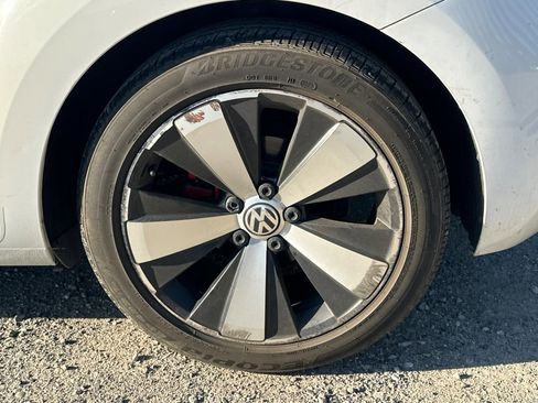 Used 2013 Volkswagen Beetle Turbo image 4