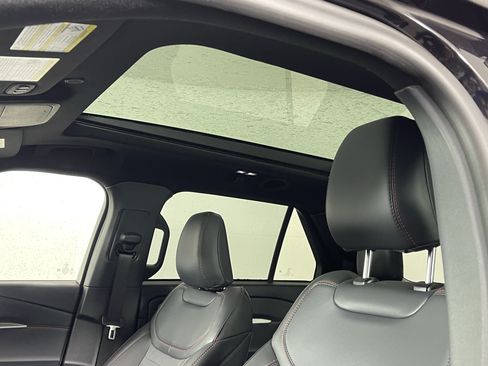 Used 2026 Ford Explorer ST-Line w/ ST-Line Street Pack AWD/4WD image 18