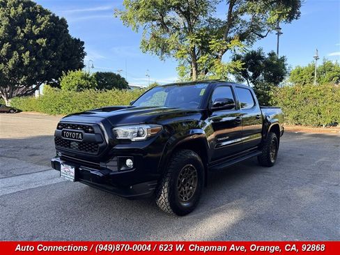 Used 2019 Toyota Tacoma TRD Sport AWD/4WD image 2