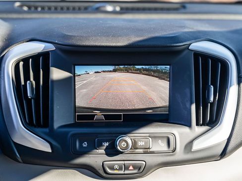 Used 2024 GMC Terrain SLE image 32