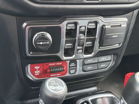 Used 2023 Jeep Wrangler Unlimited Rubicon AWD/4WD image 12