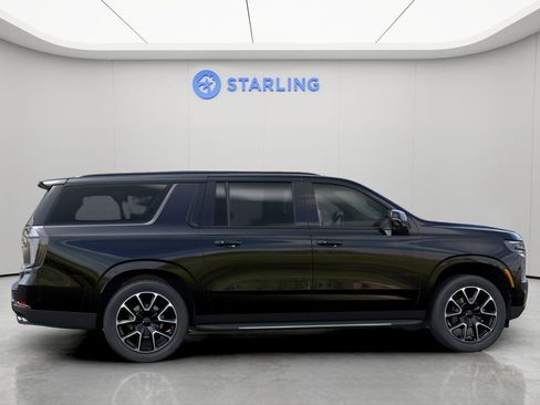 Certified 2025 Chevrolet Suburban RST w/ Comfort Package AWD/4WD image 5