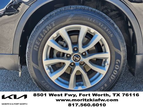 Used 2019 Nissan Rogue S w/ Special Edition Package FWD image 9
