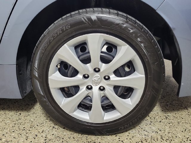 Used 2021 Toyota Corolla LE FWD image 6