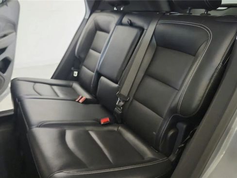 Used 2023 GMC Terrain SLT FWD image 29