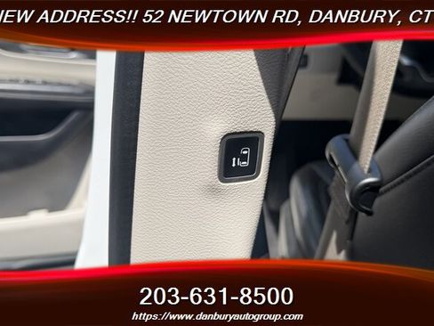 Used 2022 Chrysler Pacifica Touring-L FWD image 19