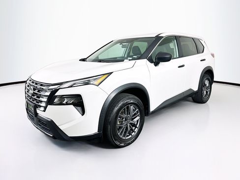 Used 2024 Nissan Rogue S AWD/4WD image 3