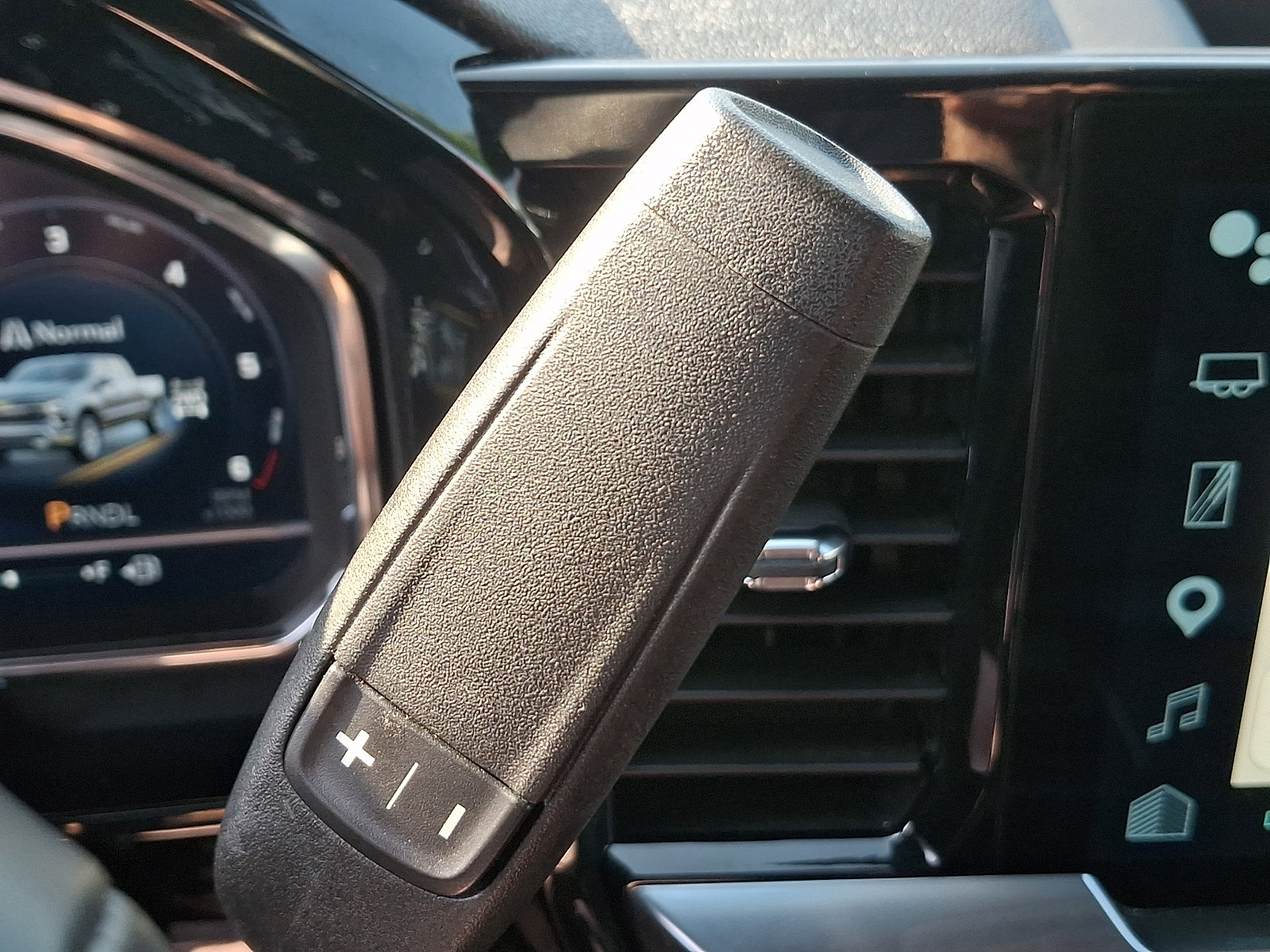 Used 2023 Chevrolet Silverado 1500 LT AWD/4WD image 14