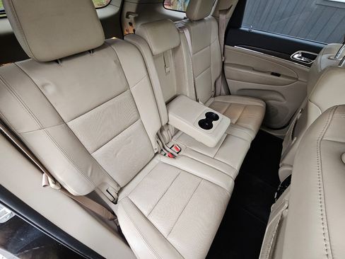 Used 2016 Jeep Grand Cherokee Limited w/ Luxury Group II image 30