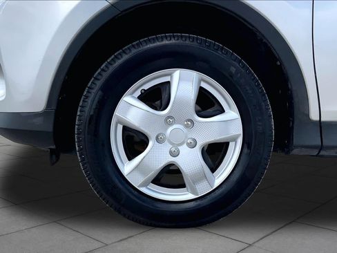 Used 2015 Toyota RAV4 LE FWD image 11