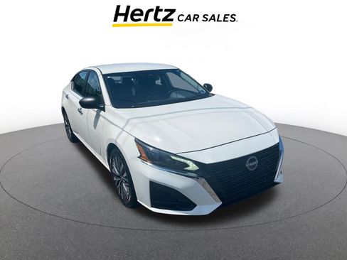 Used 2025 Nissan Altima 2.5 SV FWD image 1