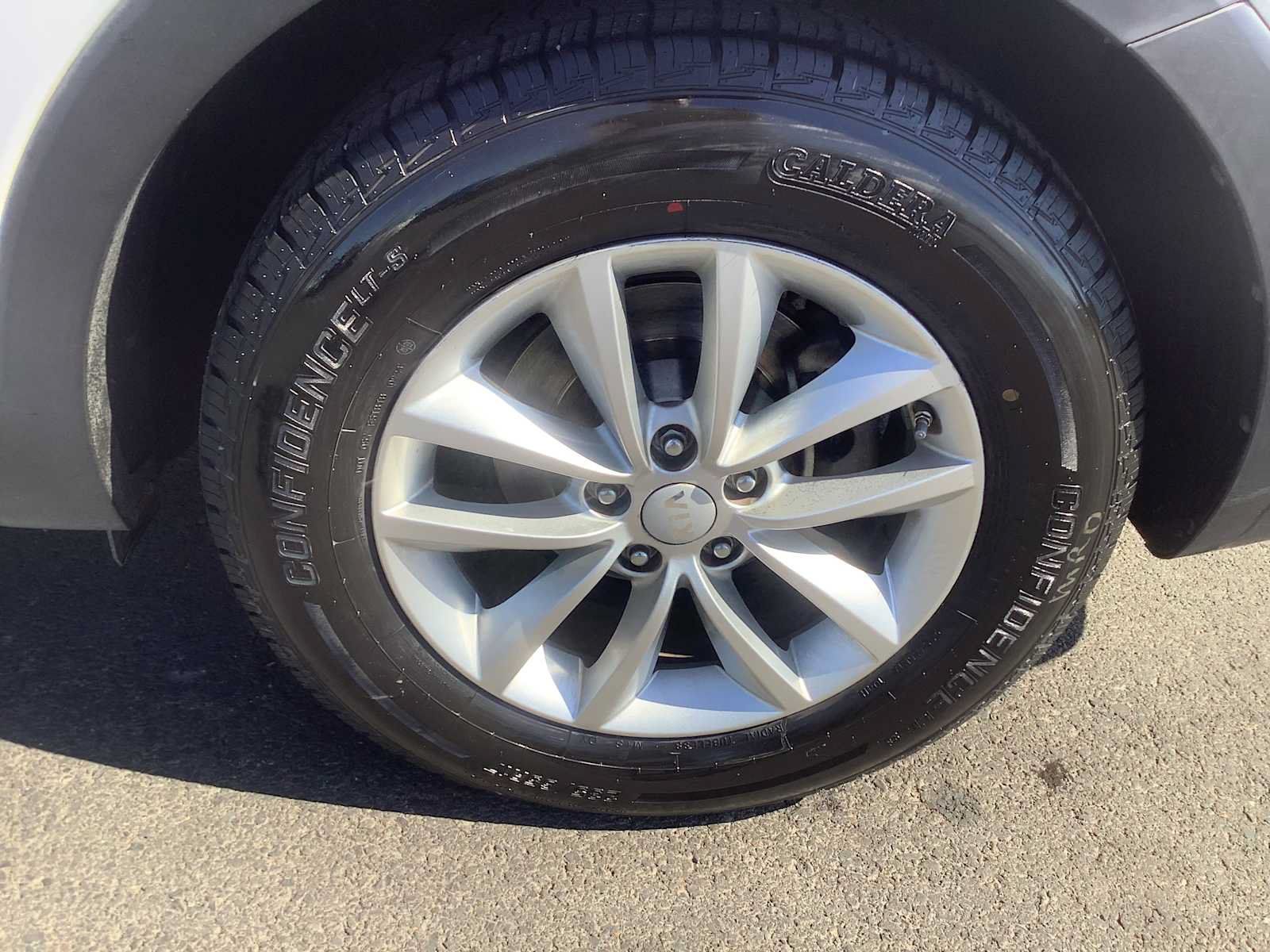 Used 2017 Kia Sorento AWD image 8