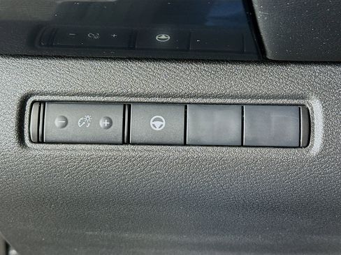 Used 2024 Nissan Pathfinder SV image 17