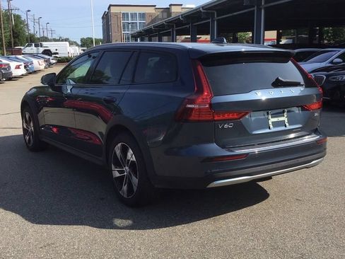 Used 2025 Volvo V60 B5 Cross Country Plus AWD/4WD image 3