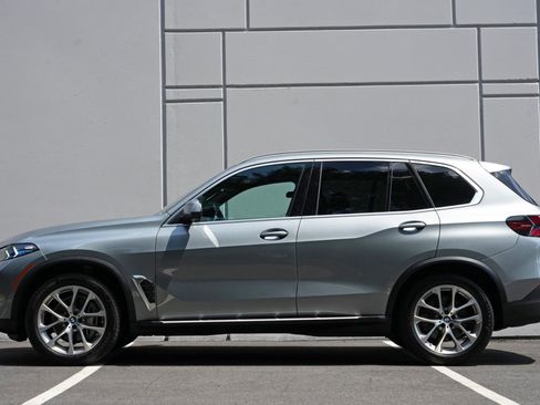 Used 2024 BMW X5 xDrive40i w/ Premium Package AWD/4WD image 9