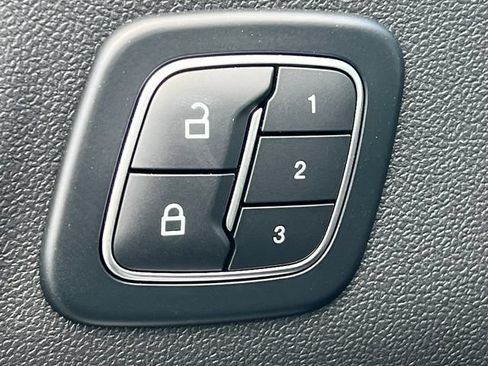 New 2025 Ford Escape SE w/ PHEV Premium Package FWD image 17